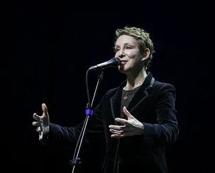 Stacey Kent rüzgarı! Dünyaca ünlü ABD’li şarkıcı AKM’de konser verdi