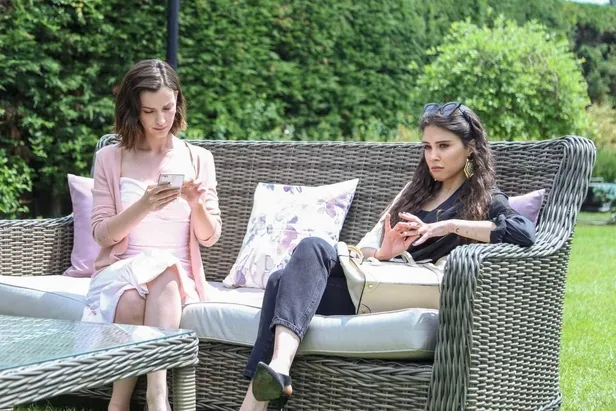 Psikolog İpek karakteriyle İrem Helvacıoğlu gönülleri fethetmeye geliyor! Baş Belası 1. bölüm ile Atv'de başlıyor!-7