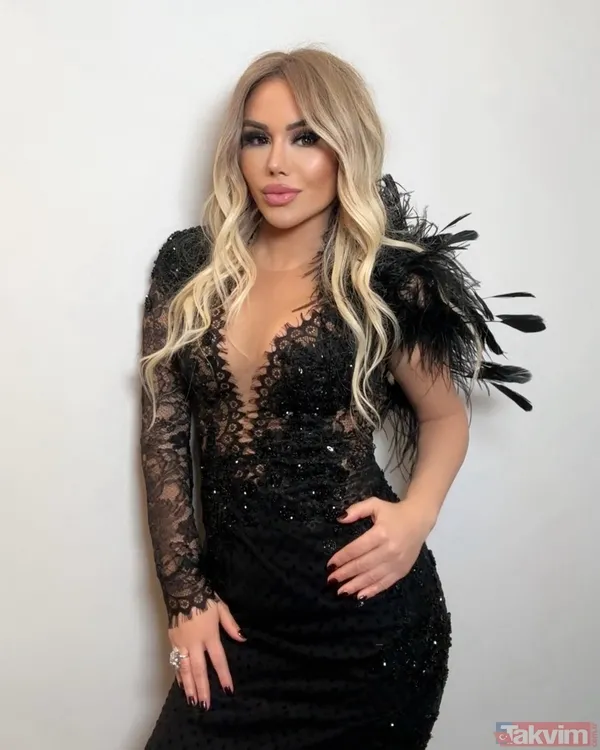 20’lik genç kızlar yanında hikaye! Ceylan’dan milyonluk teknesinde güneş banyosu! Beyaz bikinisini giyip... - 6