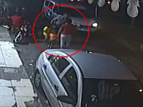 izmir-konakta-sokak-ortasinda-esinden-siddet-goren-kadin-sikayetci-olmadi-1627298951212.jpg İzmir Konak'ta sokak ortasında eşinden şiddet gören kadın şikayetçi olmadı-6