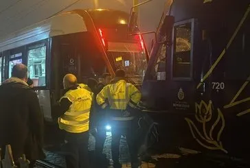 İstanbul’da iki tramvay çarpıştı!