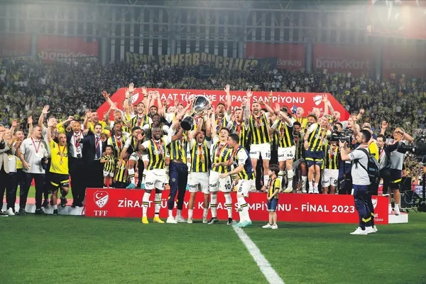 kanaryadan-10-yil-aranin-ardindan-hasreti-bitiren-zafer-sari-lacivertliler-medipol-basaksehiri-2-0-yenerek-zaf-1686521370861.jpeg Kanarya'dan 10 yıl sonra hasreti bitiren zafer! Sarı-Lacivertliler Medipol Başakşehir'i 2-0 yenerek zafere ulaştı...-5