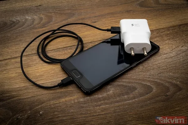 Uzmanlar Uyarıyor: Telefon Pilini Bu Saatlerde Şarj Edenler Cihazını Öldürüyor - 4