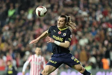 Fiyatı dudak uçuklattı: Fenerbahçe'nin yeni transferi Çağlar Söyüncü kolunda servet taşıyor!
