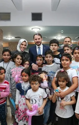 Bakan Albayrak Suriyeli yetimlerle iftar yaptı
