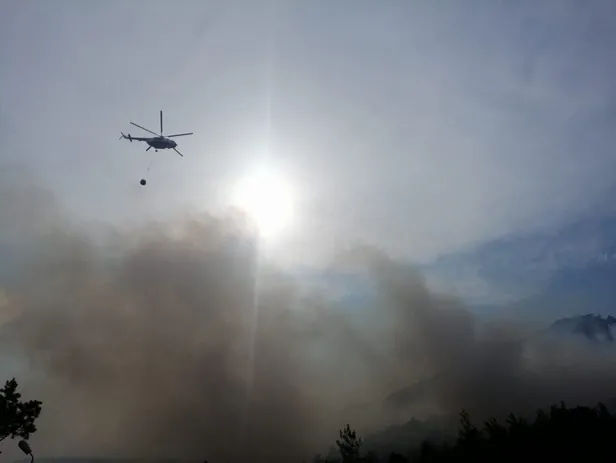 Korkutan yangın! 3 helikopter müdahale ediyor-1