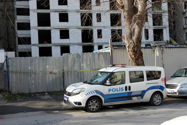 istanbulda-20-gundur-aranan-17-yasindaki-fatih-savasin-cansiz-bedeni-sislide-insaat-boslugunda-bulundu-1646388303129.jpg İstanbul'da 20 gündür aranan 17 yaşındaki Fatih Savaş'ın cansız bedeni Şişli'de inşaat boşluğunda bulundu-9