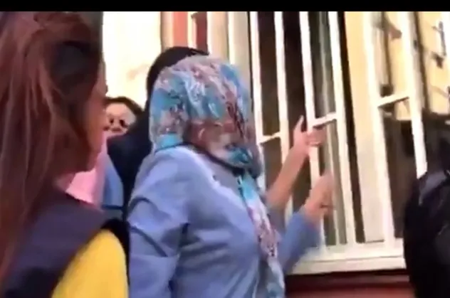 "O çocuk gelecek" diye HDP'lilere haykıran anne Ayşegül Biçer oğluna kavuştu