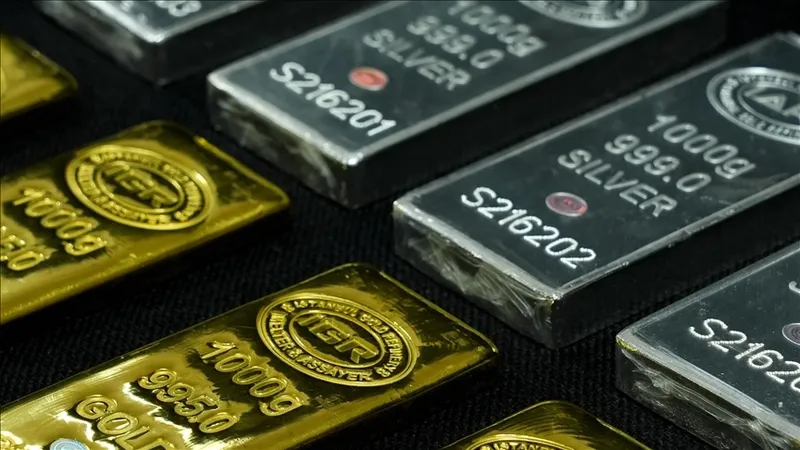 hurmuz-kilidi-acildi-gram-altin-7-bin-tlyi-asti-petrol-geriledi-1776439534151.jpg Hürmüz kilidi açıldı: Gram altın 7 bin TL’yi aştı petrol geriledi-5