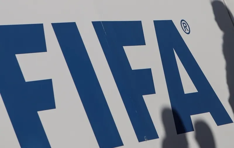 fifadan-futbol-kurallarina-yeni-dokunus-zaman-gecirmeye-engel-geliyor-1771865087541.jpg FIFA'dan futbol kurallarına yeni dokunuş! Zaman geçirmeye engel geliyor-3