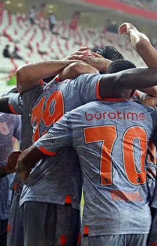 Zirveye sımsıkı sarıldı! Lider Başakşehir Antalyaspor’u deplasmanda devirdi