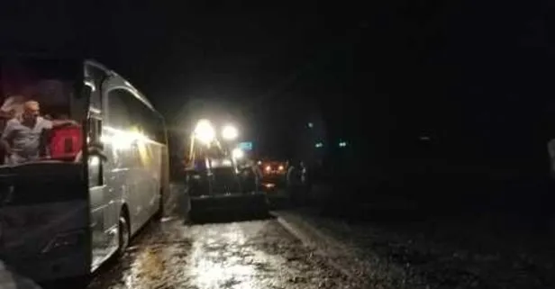 Kırıkkale-Yozgat kara yolu sel nedeniyle trafiğe kapatıldı