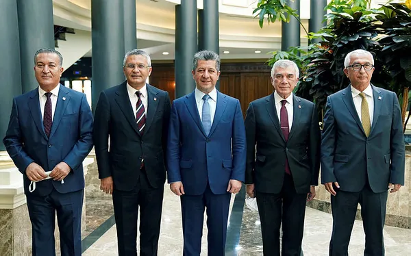 barzani-ailesinin-ayagina-giden-chp-yonetimi-bolucu-teror-orgutu-pkkdan-mesaj-mi-iletti-1630999552986.jpg Barzani ailesinin ayağına giden CHP yönetimi bölücü terör örgütü PKK'dan mesaj mı iletti?-3