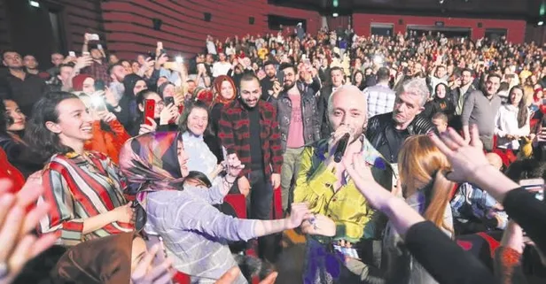 Mabel Matiz, Konya Selçuk Kongre Merkezi'nde konser verdi.