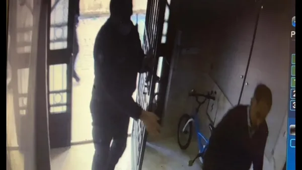 istanbulda-es-dehseti-karisini-plastik-kelepceyle-bogarak-oldurdu-polisi-aradi-esimi-oldurdum-gelin-beni-alin-1642486494342.jpg İstanbul'da eş dehşeti! Karısını plastik kelepçeyle boğarak öldüren şahıs tutuklandı-3