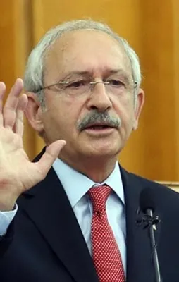 Hiç utanmıyor ve galiba hiç utanmayacak!