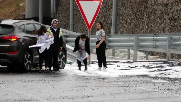 Kocaeli'de dolu yağdı, TEM yolu kapandı-3