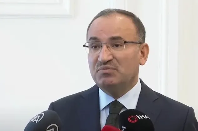 Adalet Bakanı Bekir Bozdağ hakim ve savcı yardımcılığı sisteminin detaylarını açıkladı: 3 yıl eğitim en fazla 2 yardımcı