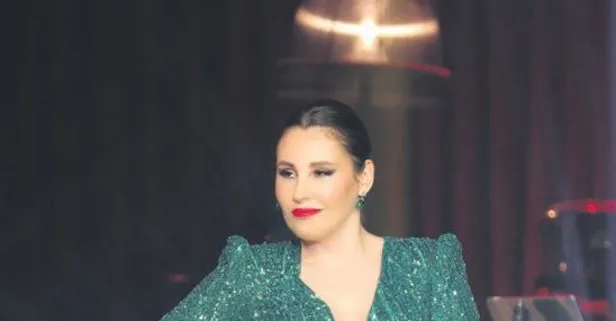 Funda Arar kostümüyle adeta baharı müjdeledi