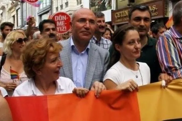 CHP’nin destek verdiği LGBTİ’ler 23 Nisan’da çocukları hedef aldı!
