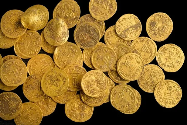 dunyanin-ayagini-yerden-kesecek-kesif-duvarin-icinden-oluk-oluk-altin-fiskiriyor-1687525236813.jpg Ayakları yerden kesecek keşif! Duvarın her yerinden oluk oluk altın fışkırıyor-3