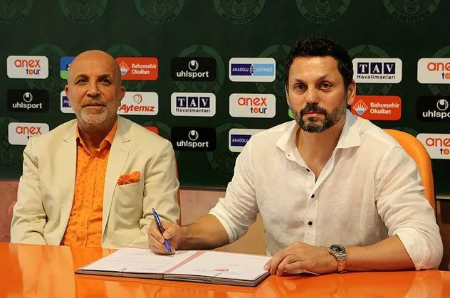 Alanyaspor Başkanı Hasan Çavuşoğlu'ndan 'Erol Bulut' açıklaması: Hocamız gitmek isterse, yolunu gururla açarız