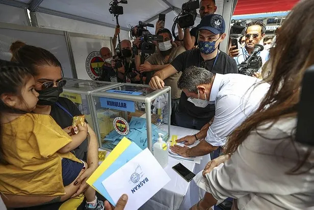 Fenerbahçe'de Ali Koç 6 bin 459 oyla yeniden başkanlığa seçildi-3