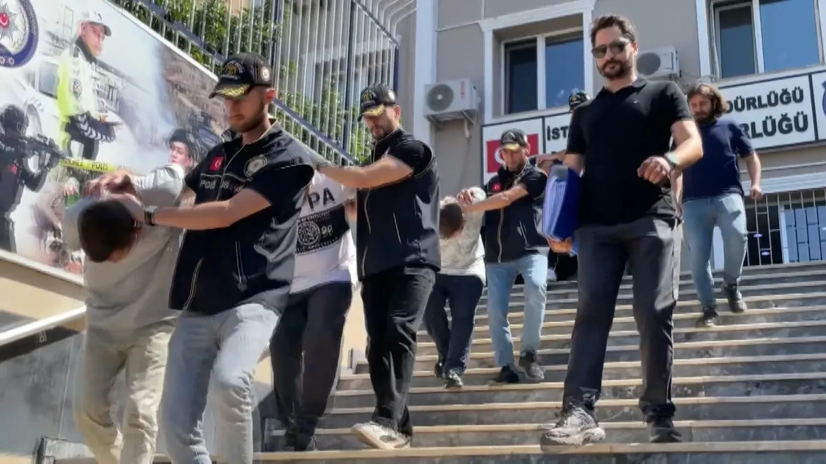 Üsküdar ve Beykoz'da evleri kurşunlayıp haraç istediler