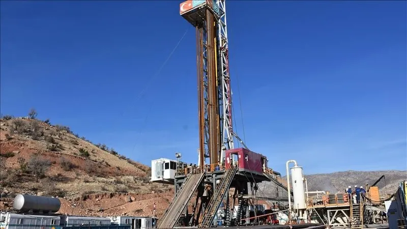 enerji-ve-tabii-kaynaklar-bakani-alparslan-bayraktar-sirnak-gabardaki-gunluk-petrol-uretimimiz-45-bin-varili-a-1719765769712.jpeg Enerji ve Tabii Kaynaklar Bakanı Alparslan Bayraktar: Şırnak Gabar’daki günlük petrol üretimimiz 45 bin varili aştı-4