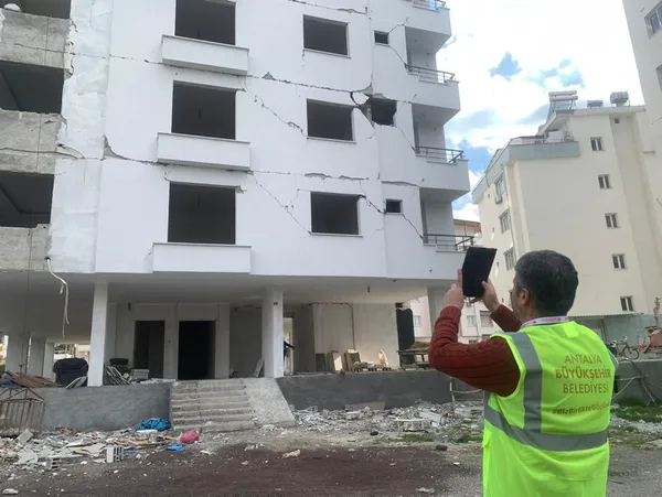 kamu-spotu-yayinlandi-bina-hasar-tespiti-nasil-yapilir-binalar-nasil-siniflaniyor-itiraz-suresi-ne-kadar-tum-s-1677062220063.jpg Kamu spotu yayınlandı: 'Bina hasar tespiti nasıl yapılır?', 'Binalar nasıl sınıflanıyor?', 'İtiraz süresi ne kadar?' tüm sorulara net cevaplar-4