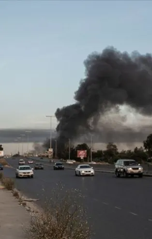 Son dakika: Libya ordusu hava unsurları, Vatiyye Askeri Hava Üssü'ne 3 saldırı düzenledi