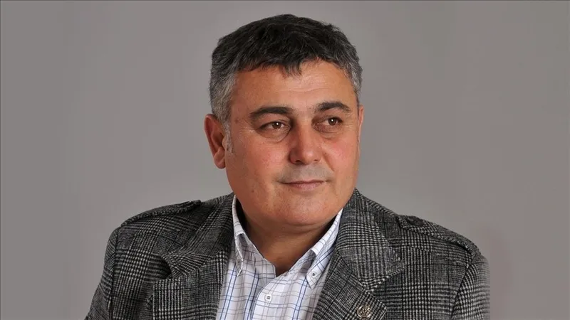 serik-belediye-baskani-kadir-kumbul-chpden-istifa-etti-1776195915571.jpeg Serik Belediye Başkanı Kadir Kumbul CHP’den istifa etti: AK Parti’ye geçeceği iddia edildi-6