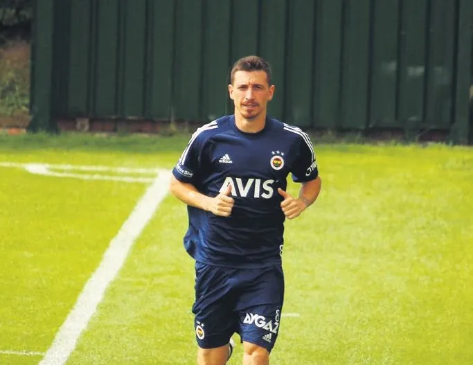 Mert Hakan kulübeden çıkamadı