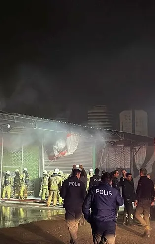 İstanbul Ataşehir'deki halde korkutan yangın