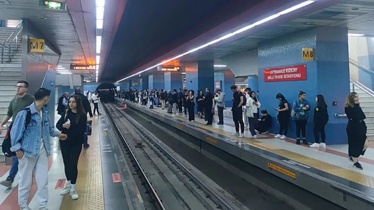 Ankara'da metro hattındaki arıza nedeniyle seferler bir süre durduruldu