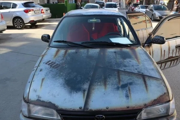 hurda-degil-canavar-gorunusu-sizi-aldatmasin-1996-model-toyota-corollayi-goren-bir-kez-daha-bakiyor-1608049668370.jpg Hurda değil canavar görünüşü sizi aldatmasın! 1996 model Toyota Corolla'yı gören bir kez daha bakıyor-4