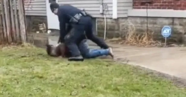 ABD’de polis siyahi bir genci öldürdü!