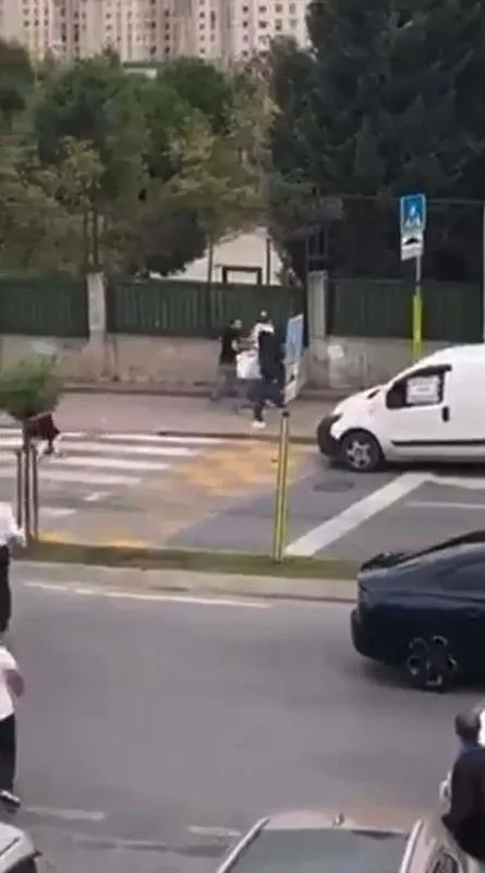 basaksehirde-dehset-anlari-onune-gelene-bicak-salladi-ifadesi-ortaya-cikti-uyandiktan-sonra-mutfaktan-bicak-al-1728658419781.jpeg Saldırganın ifadesi ortaya çıktı (İHA)