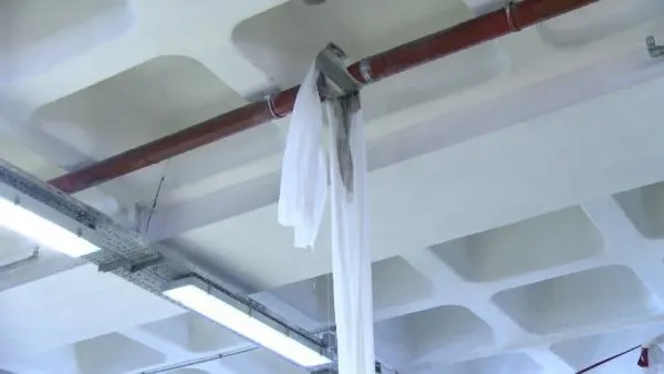 İstanbul'da sağanak sonrası rögarlar tıkandı caddeleri su bastı: Araçlar yolda kaldı! "İSKİ'yi aradık gelen giden yok"-6