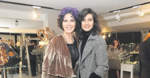 Sosyete sergide takıldı