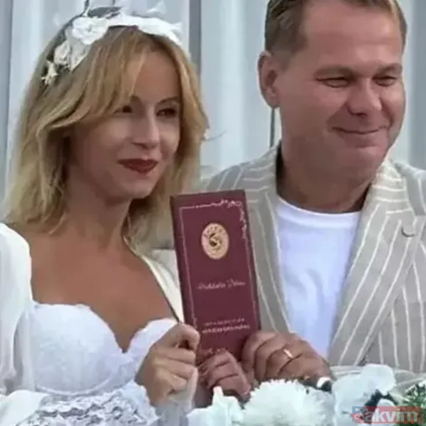 Orhan Baba'nın oyunculuk yapan oğlu Altan Gencebay'ın nikahında babası yoktu. Orhan Gencebay "Nikahtan haberim olmadı" deyince anlaşmazlık iyice su üstüne...