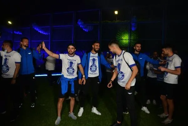 Süper Lig'e yükselen Adana Demirspor 26 yıl sonra taraftarı sokaklara döktü! Şehir turu attılar-5