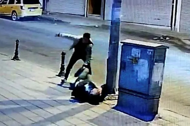 Tekirdağ'da kan donduran anlar! Laf atma kavgasında kan aktı! Defalarca bıçakladı yetmedi kafasını tekmeledi