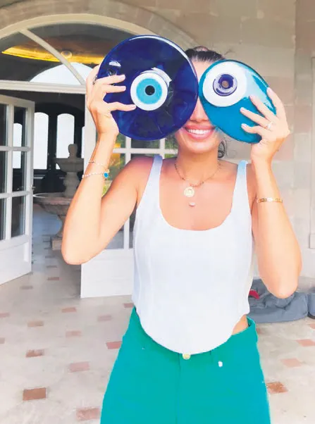 rachel-araza-nazar-kac-yazar-bir-saniye-farkla-olumden-kurtulmustu-bakin-nasil-bir-cozun-buldu-1629322183444.jpg Rachel Araz'a nazar kaç yazar! Bir saniye farkla ölümden kurtulmuştu bakın nasıl bir çözün buldu-1