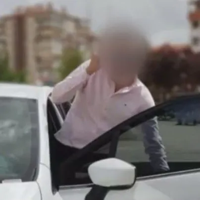 para-vermeyen-agabeyini-kursun-yagmuruna-tuttu-agabey-yara-almadan-kurtuldu-1631626114991.jpg Para vermeyen ağabeyini kurşun yağmuruna tuttu! Ağabey yara almadan kurtuldu-5