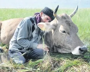 Ekmek teknesine sarıldı