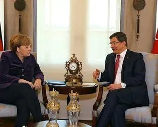 Başbakan Davutoğlu ile Merkel telefonda görüştü