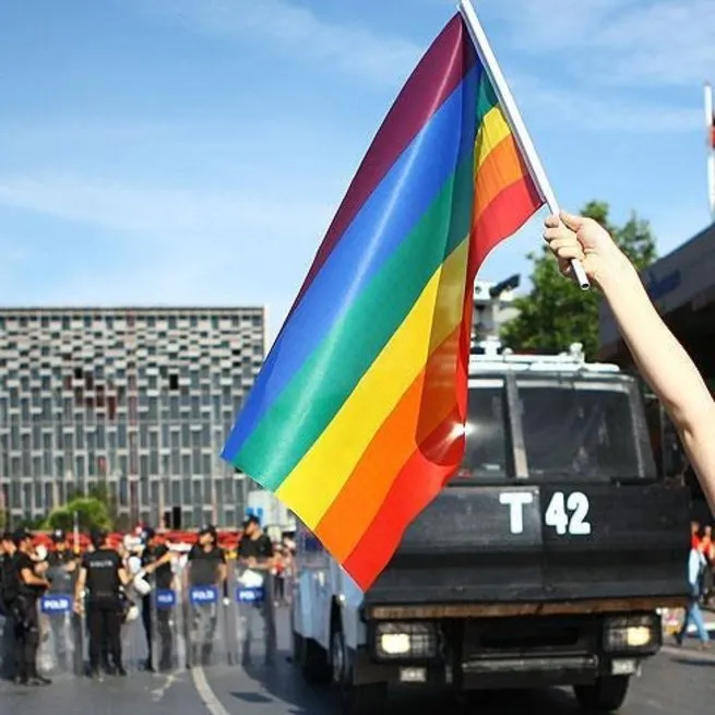 LGBT sapkınlığı salgına dönüşüyor! Aileler dikkat