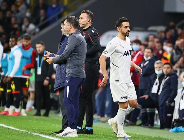 goztepe-fenerbahce-maci-sonrasi-vitor-pereiradan-olay-sozler-irfan-can-kahveci-1638218619971.jpeg Göztepe - Fenerbahçe maçı sonrası Vitor Pereira'dan olay sözler! İrfan Can Kahveci...-3