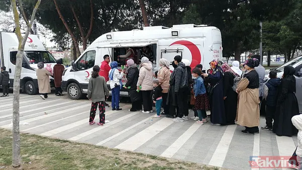 İstanbullu deprem sonrası geceyi dışarıda geçirdi: Parklar bahçeler camiler... - 11